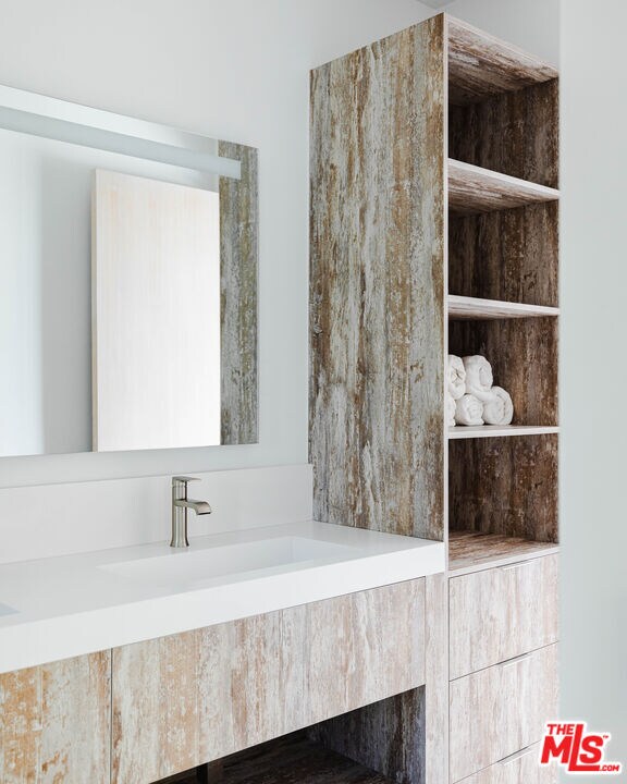 Building Photo - 2532 Canyon Oak Dr