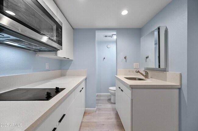 Building Photo - 3025 N 32nd St