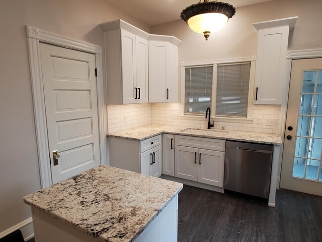 Building Photo - 2054 N Cambridge Ave