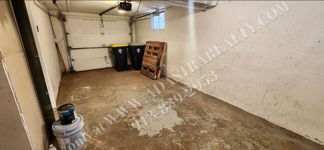 Building Photo - Beautiful House in South KC-Available NOW!!