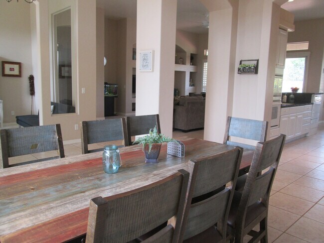 Building Photo - 5745 E Sunset Point Dr