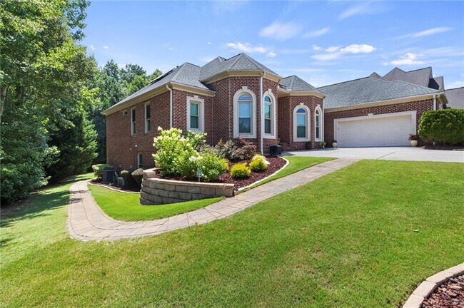 Building Photo - 2115 Julien Overlook