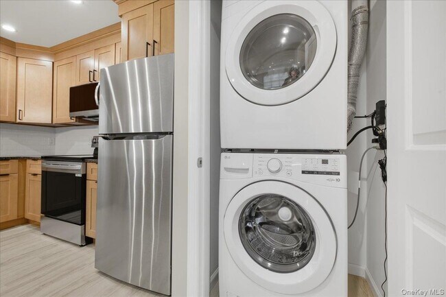 Building Photo - 71 N Main St