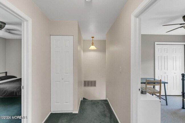 Building Photo - 960 Green Hill Blvd