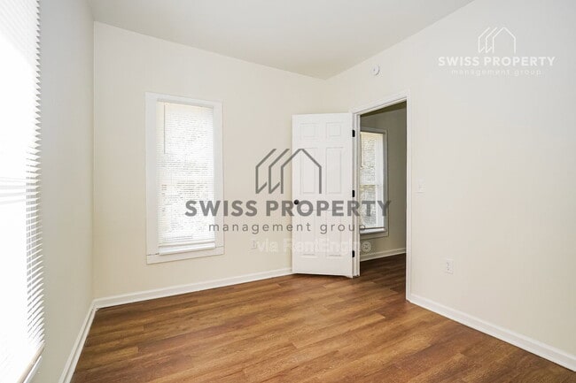 Building Photo - 1340 Mooberry St