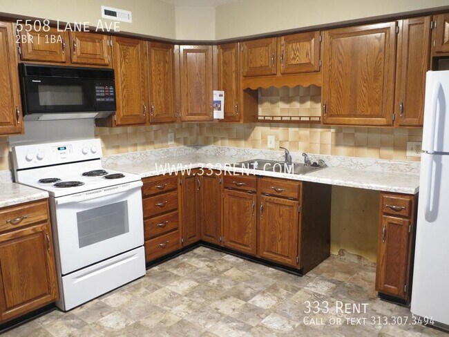 Building Photo - Lovely 2 bed 1 bath home ready to be moved...