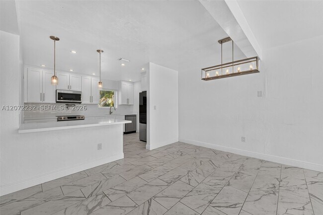 Building Photo - 12140 NE Miami Pl