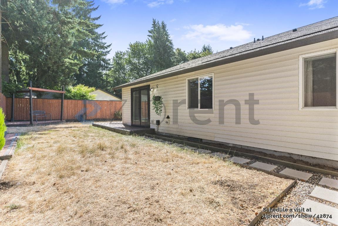 Building Photo - 6610 NE 67th Cir