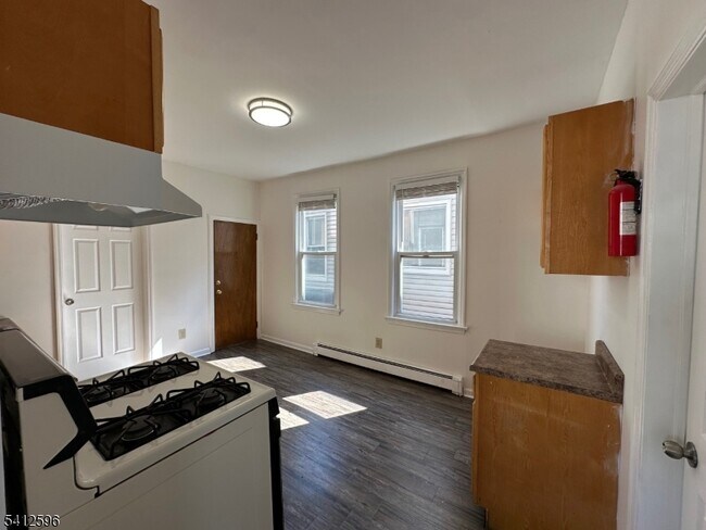 Building Photo - 145 Smith St