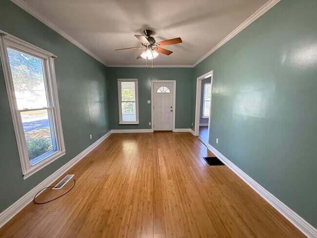 Building Photo - Spacious Two-Bedroom Home