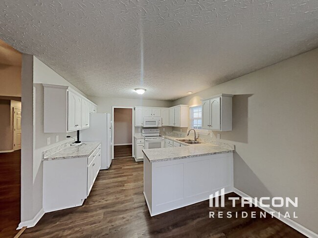 Building Photo - 289 Iris Dr