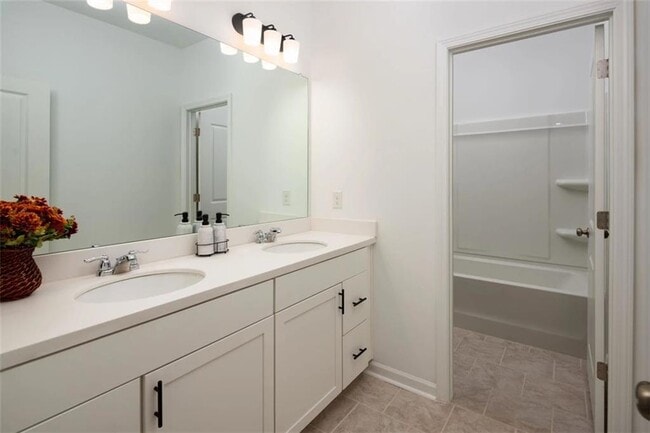 Building Photo - 1735 Wellston Dr