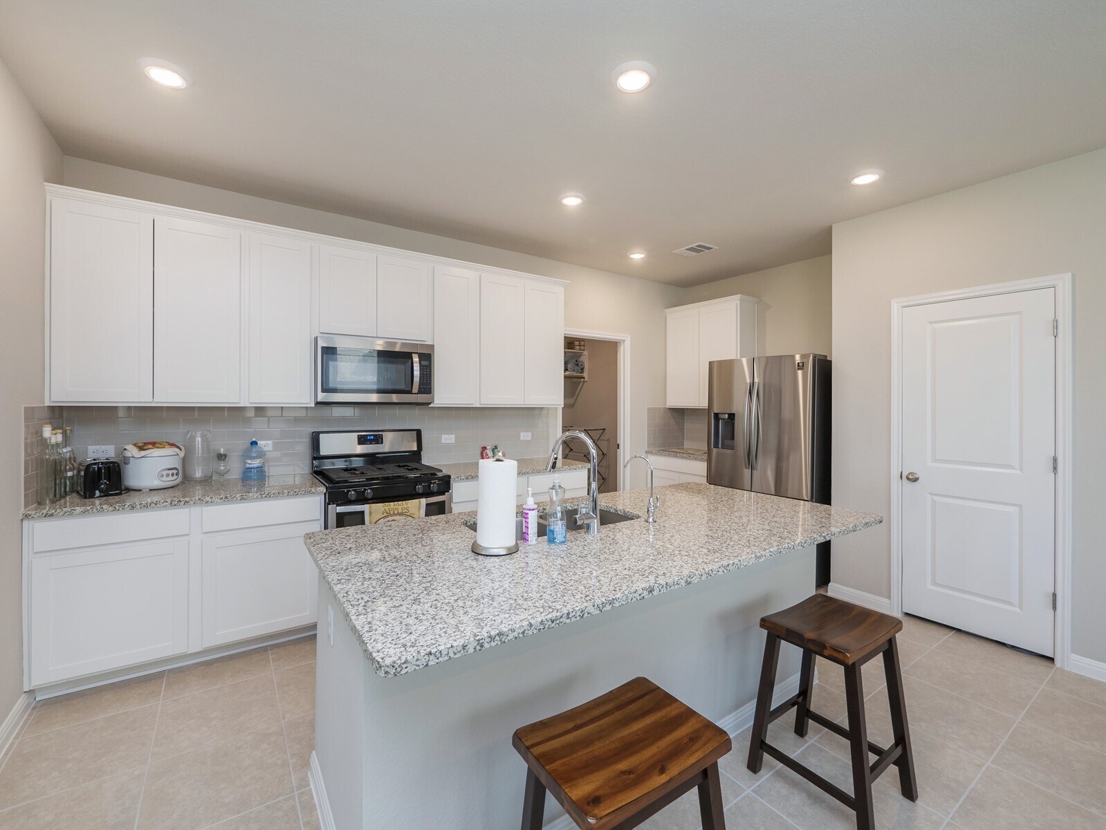 Building Photo - 120 Serpens St