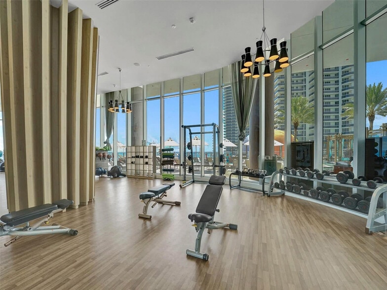 Building Photo - 4111 S Ocean Dr