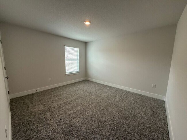 Building Photo - Gulf Breeze - Deer Ridge Crossing - 4 bedroom, 2.5 bathroom - New Construction