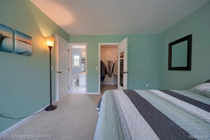 Building Photo - 24509 Simmons Dr