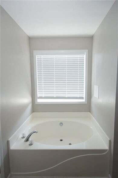 Building Photo - 3292 Shady Valley Ct SW