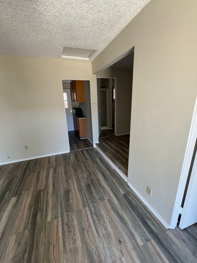 Building Photo - $1,895- ALL UTILITIES INCLUDED- BEAUTIFUL ...