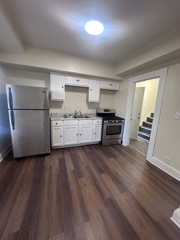 Primary Photo - 9604 Manor Ave