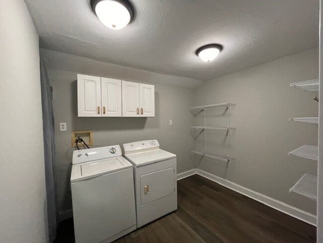 Building Photo - CHARMING UPDATED 1940'S COTTAGE IN HISTORI...