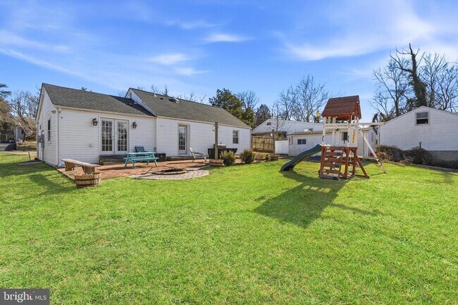 Building Photo - 4016 Hirst Dr