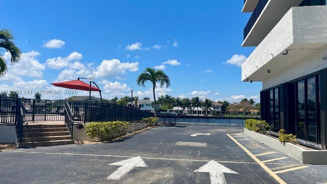 Building Photo - 2017 OCEAN 405W