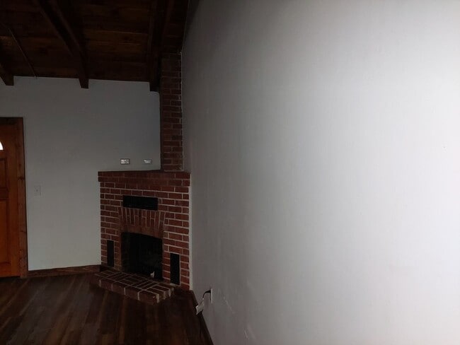 Building Photo - Cute pet friendly duplex studio Available 4/6/26 for viewing and renting in the Al Tahoe neighbor...