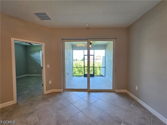 Building Photo - 20501 Hazelnut Ct S
