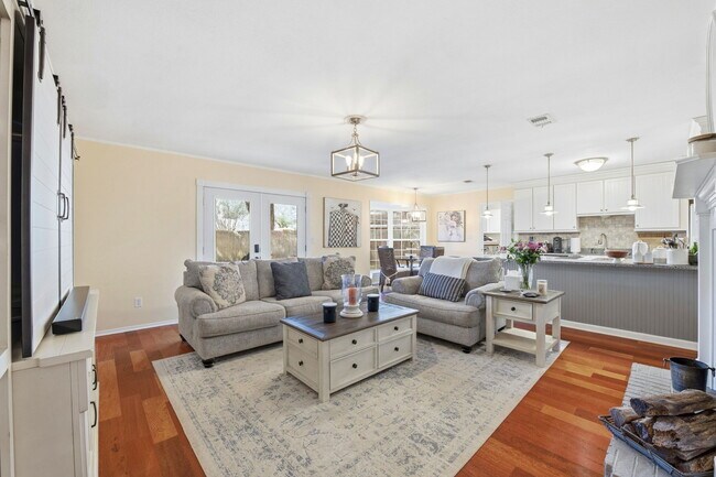 Building Photo - 7477 Baywoods Ln