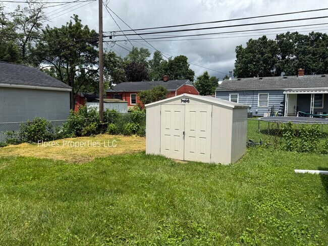 Building Photo - 1136 Pauline Ave