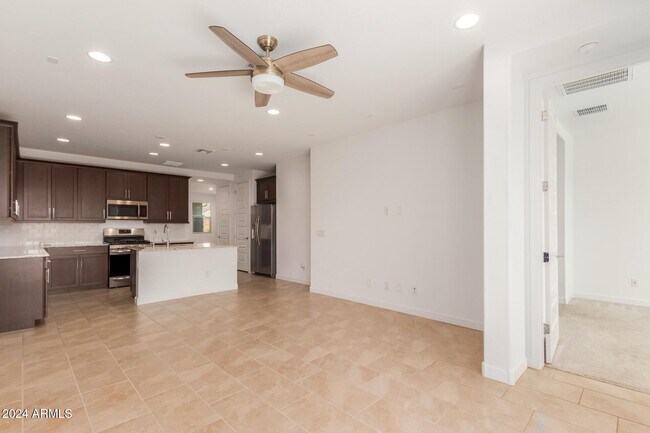 Building Photo - 8911 W Solano Dr