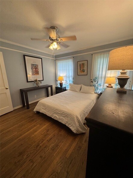 Building Photo - 8642 Daytonia Ave