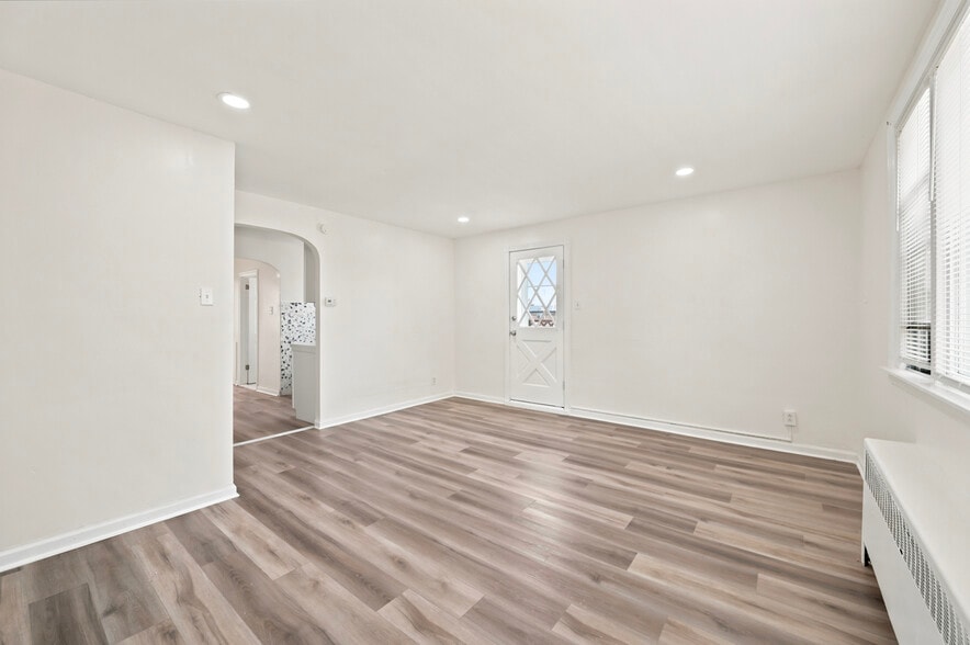Building Photo - 6713 E Roosevelt Blvd