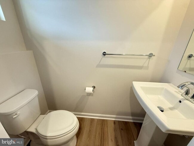 Building Photo - 647 Laurelwood Cir