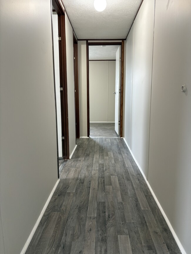 Building Photo - 603 Aster Bend