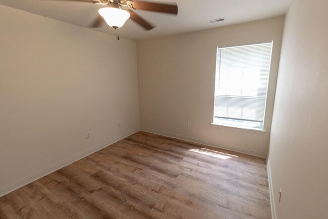Building Photo - 4610 Dehaven Dr