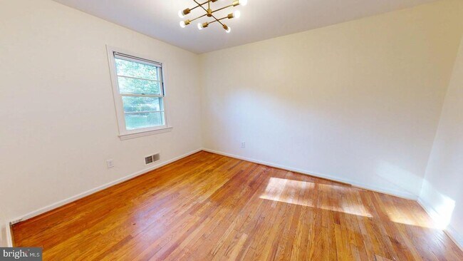 Building Photo - 6415 Potomac Ave