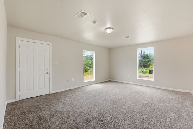 Building Photo - 303 Gans St