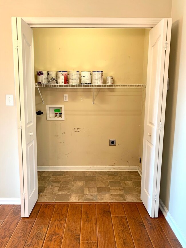 Building Photo - 3425 Foxrun Ln