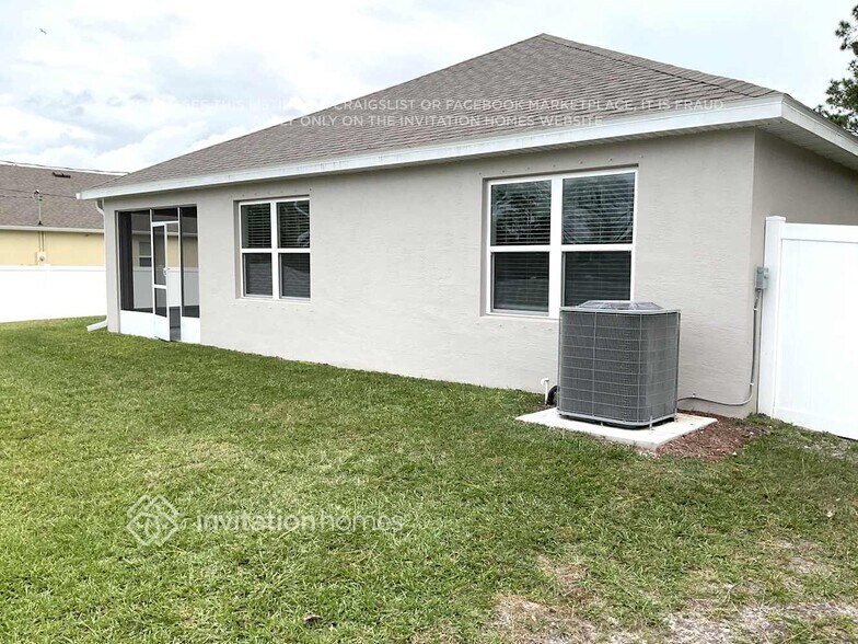 Building Photo - 1375 Valencia St SE