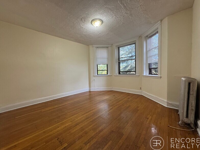 Building Photo - 84 New Whitney St