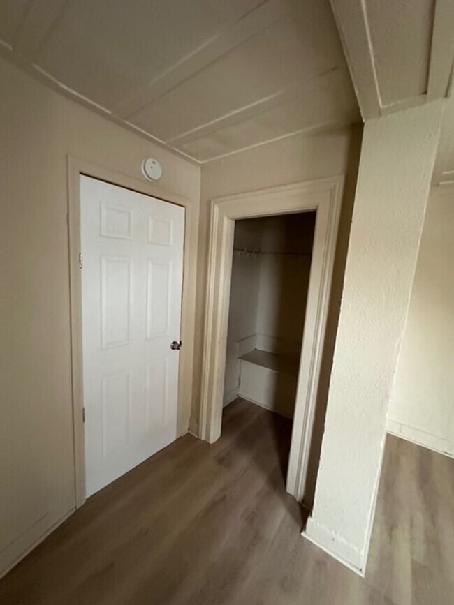 Building Photo - 621 Joseph Ave