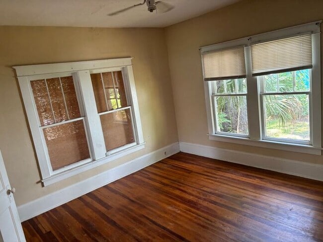 Building Photo - Historic Home in Historic Sought after New...