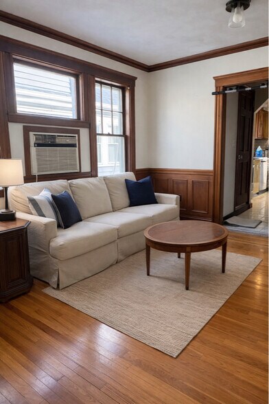 Building Photo - 8 Seagrave Rd