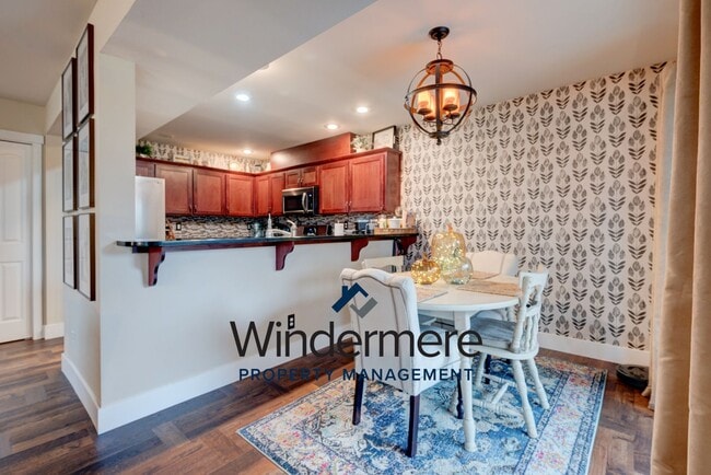 Building Photo - 3 Bed 2.5 Bath Townhome