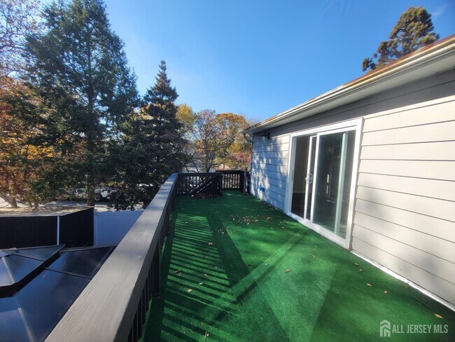 Building Photo - 249 Olsen St