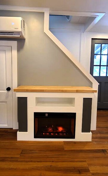 Building Photo - 287 Main St