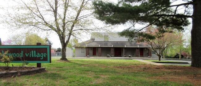 Building Photo - 2116 E Regency Plz