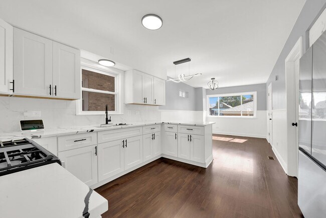 Building Photo - 7245 S Washtenaw Ave.