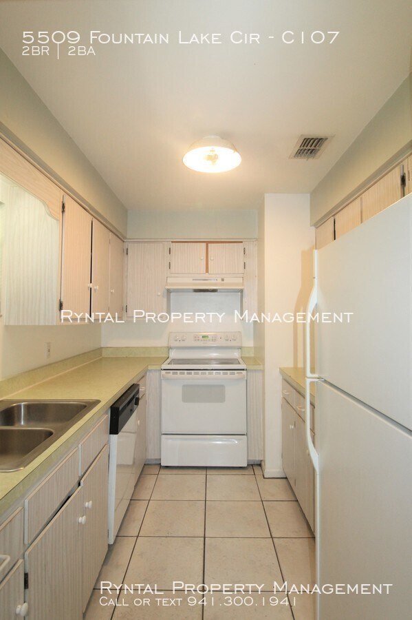 Building Photo - 5509 Fountain Lake Cir